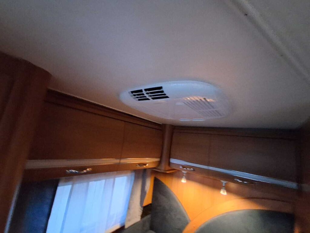 LMC LIBERTY CRUISER T 592 G 2011 Valkoinen