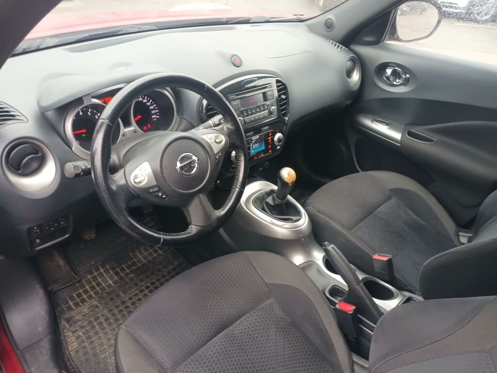 Nissan Juke 2011 Punainen