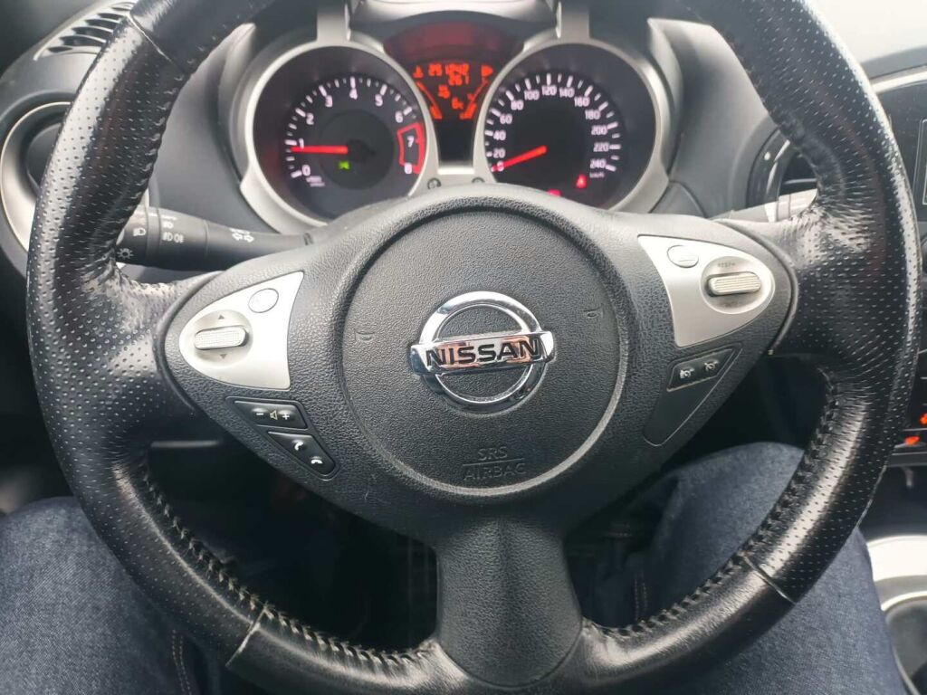 Nissan Juke 2011 Punainen