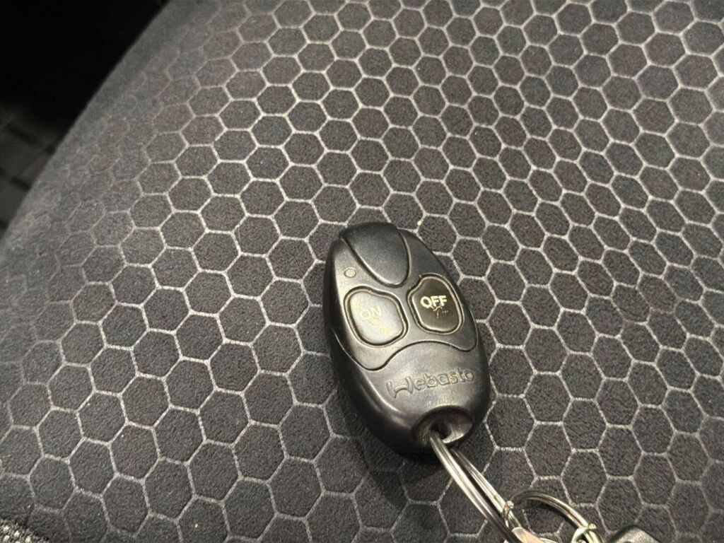 Nissan Juke 2011 Punainen
