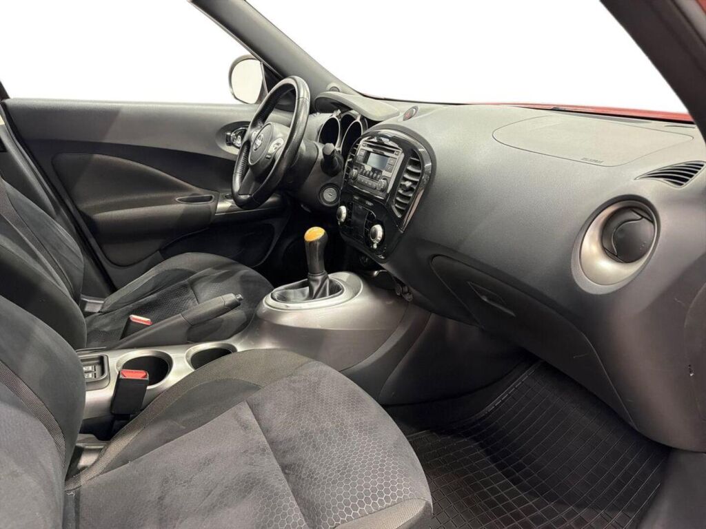 Nissan Juke 2011 Punainen