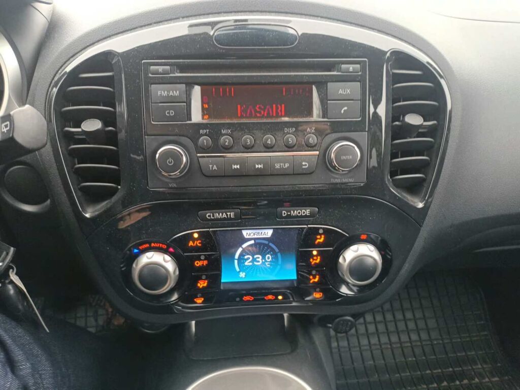 Nissan Juke 2011 Punainen