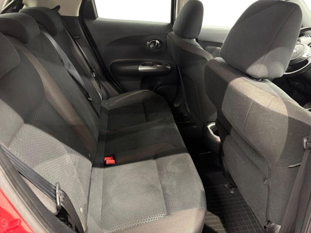 Nissan Juke 2011 Punainen