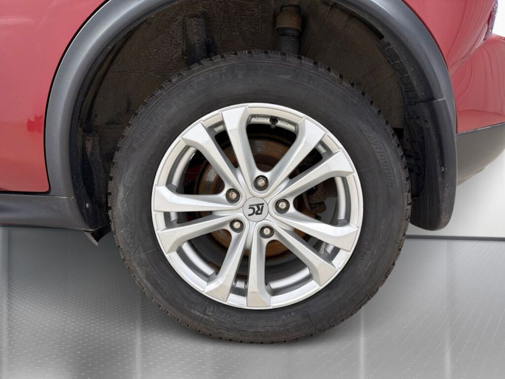 Nissan Juke 2011 Punainen