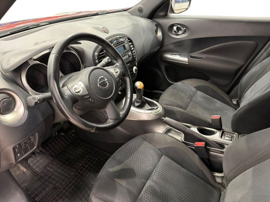 Nissan Juke 2011 Punainen