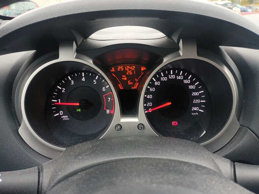 Nissan Juke 2011 Punainen