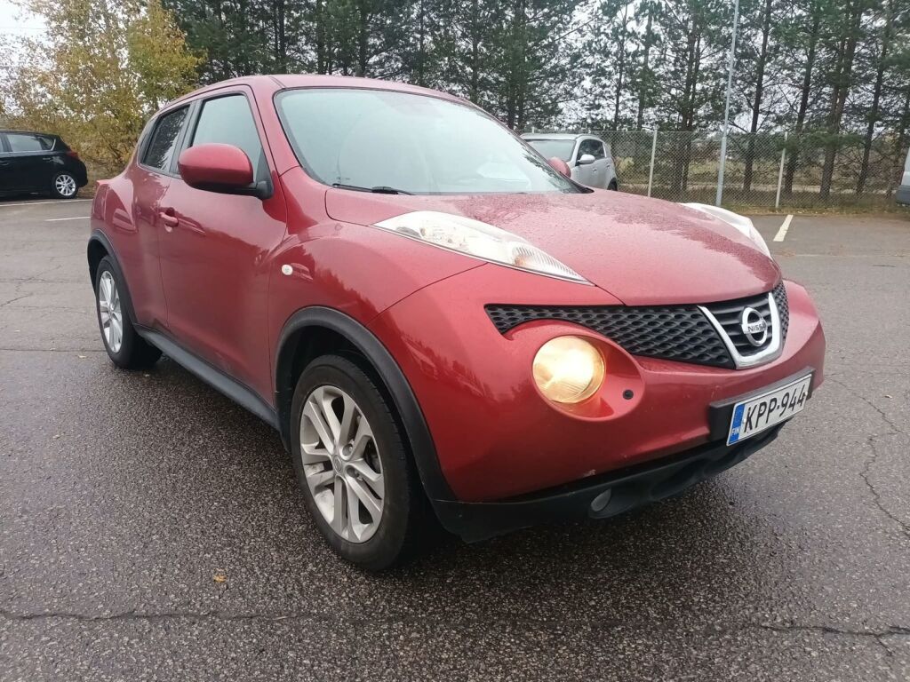 Nissan Juke 2011 Punainen