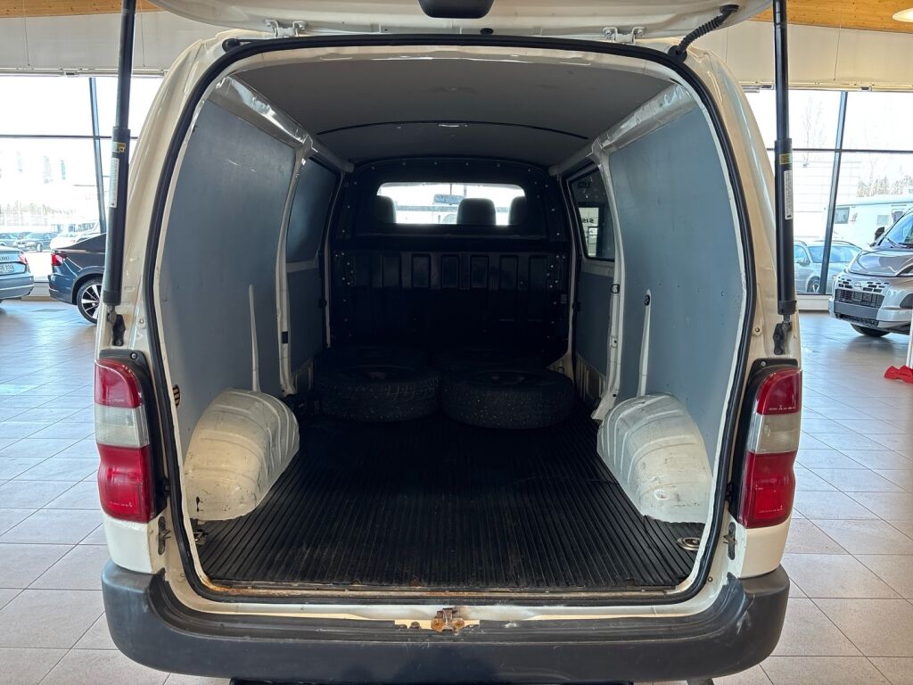Toyota Hiace 2011 Valkoinen