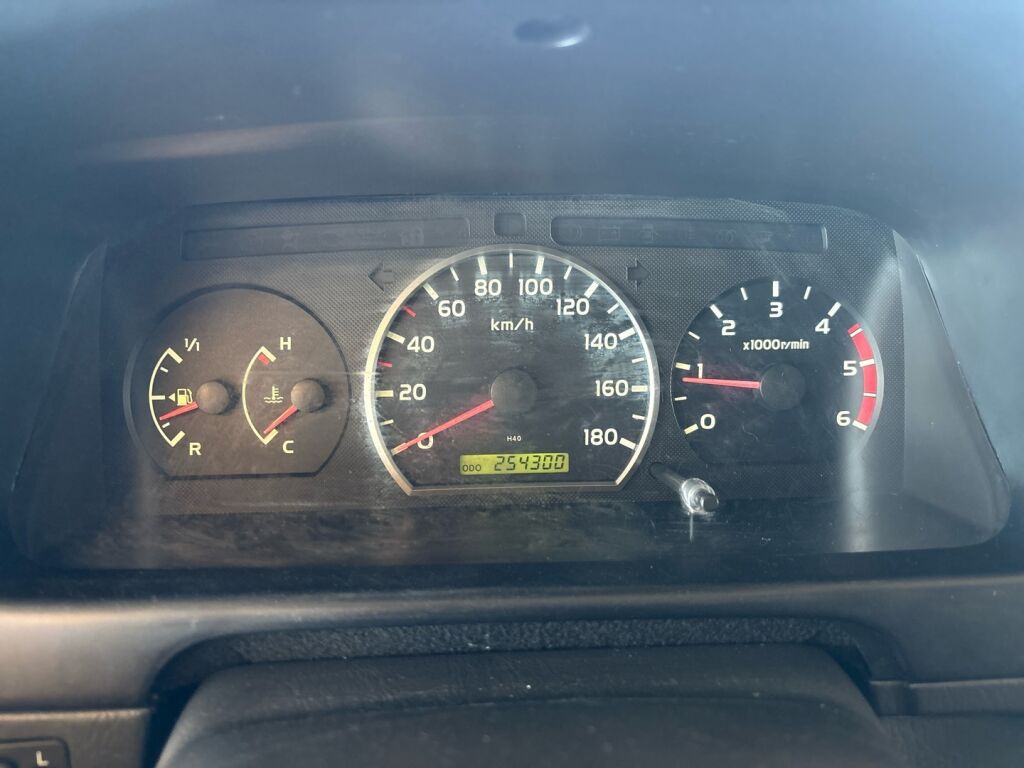 Toyota Hiace 2011 Valkoinen