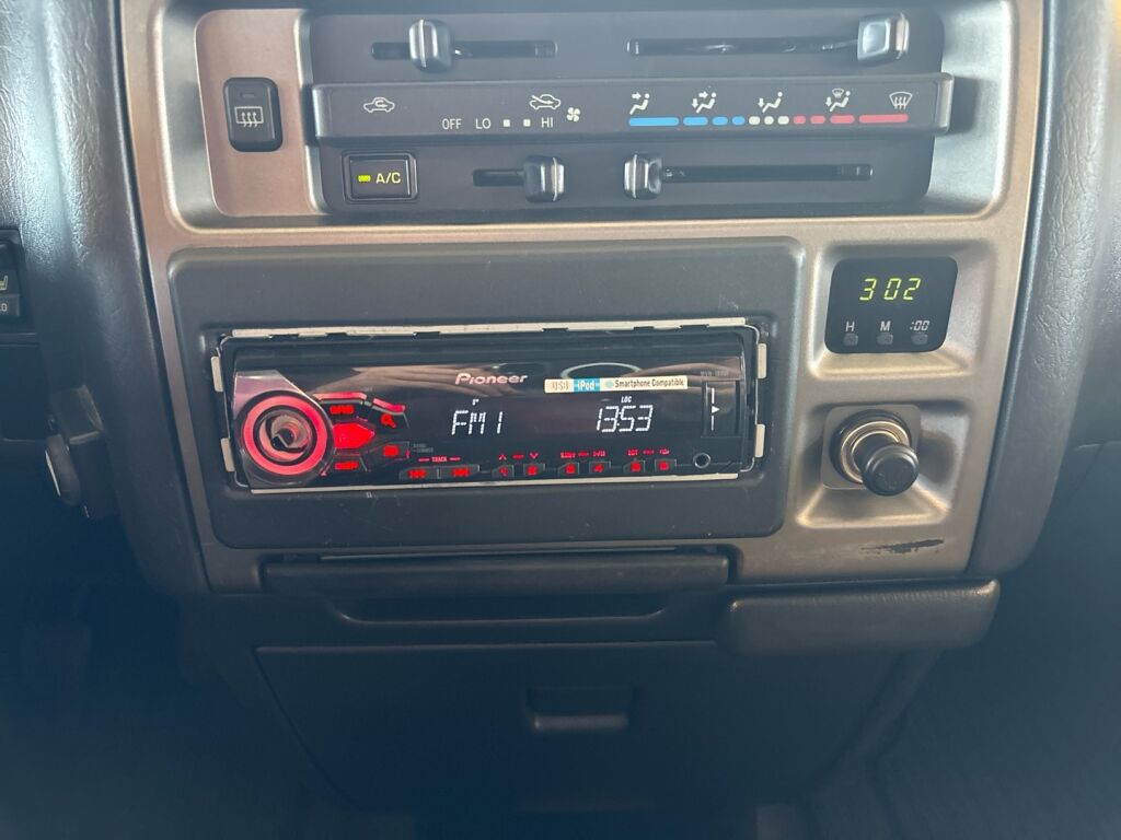 Toyota Hiace 2011 Valkoinen