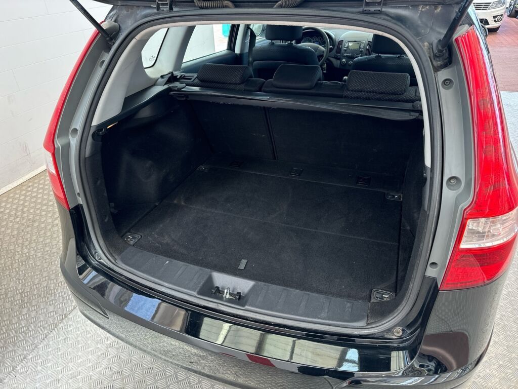 Hyundai i30 2011 Metalli musta