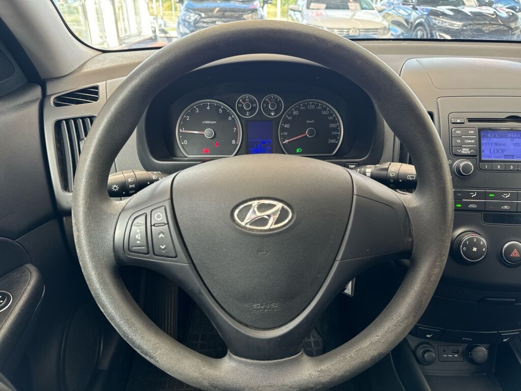 Hyundai i30 2011 Metalli musta