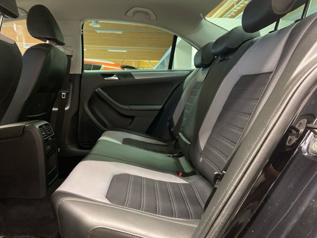 Volkswagen Jetta 2011 Musta