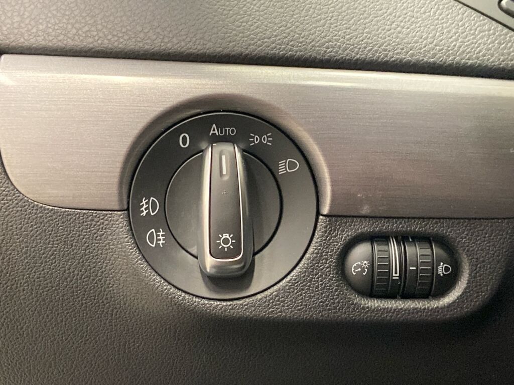 Volkswagen Jetta 2011 Musta