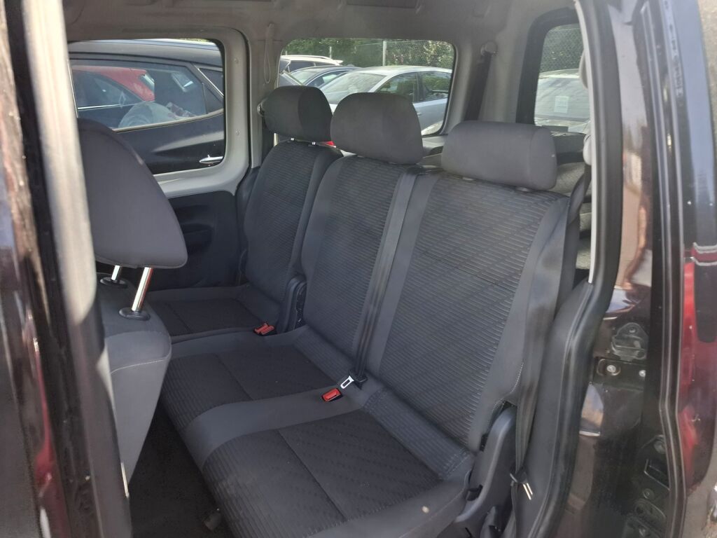 Volkswagen Caddy Maxi 2011 Violetti
