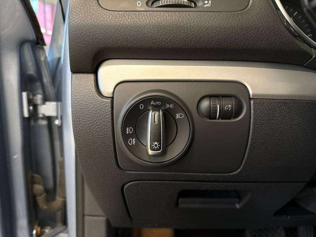 Volkswagen Golf 2012 Sininen