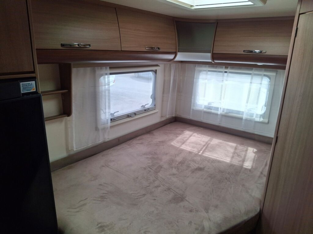 Adria MATRIX AXESS M 650 SF 2012 Valkoinen