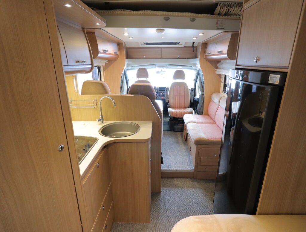 Adria MATRIX AXESS 650 SF 2012 Valkoinen