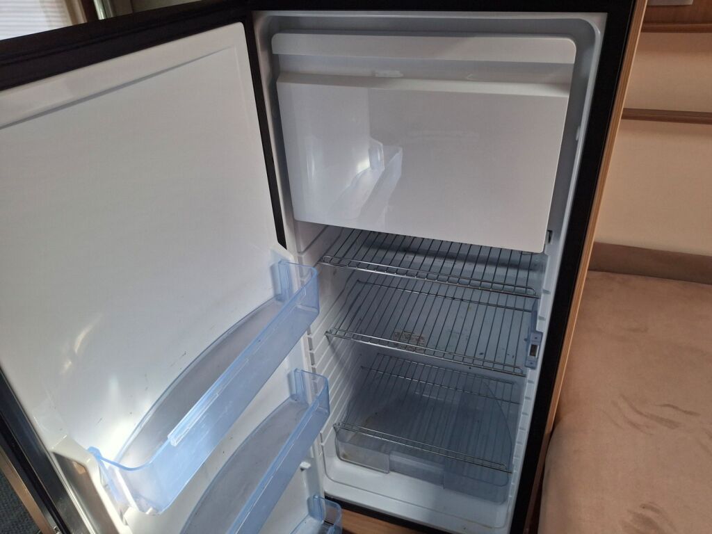 Adria MATRIX AXESS M 650 SF 2012 Valkoinen