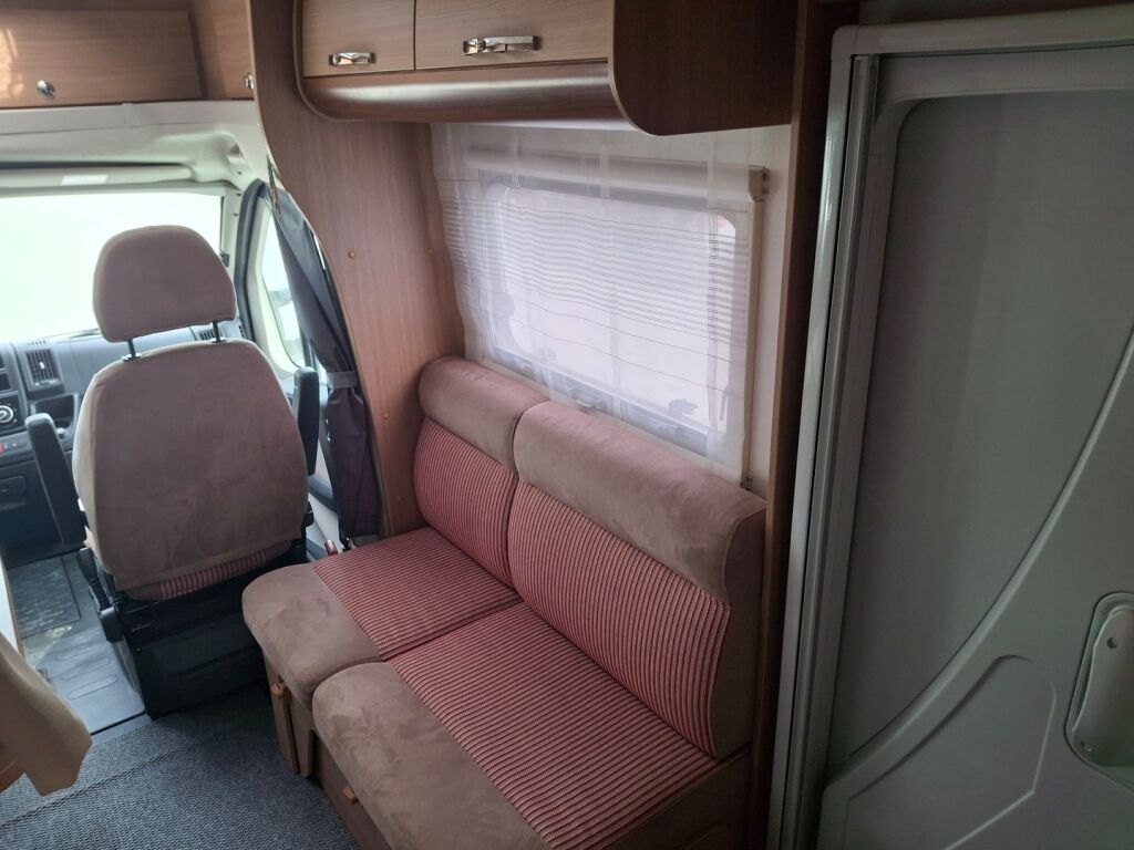 Adria MATRIX AXESS M 650 SF 2012 Valkoinen