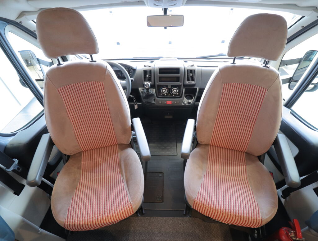 Adria MATRIX AXESS 650 SF 2012 Valkoinen