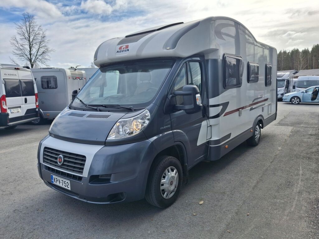 Adria MATRIX AXESS M 650 SF 2012 Valkoinen
