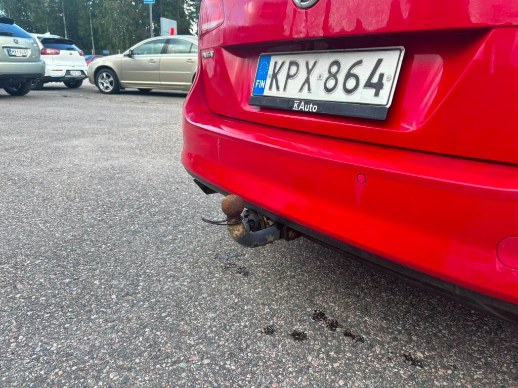 Volkswagen Passat 2011 Punainen