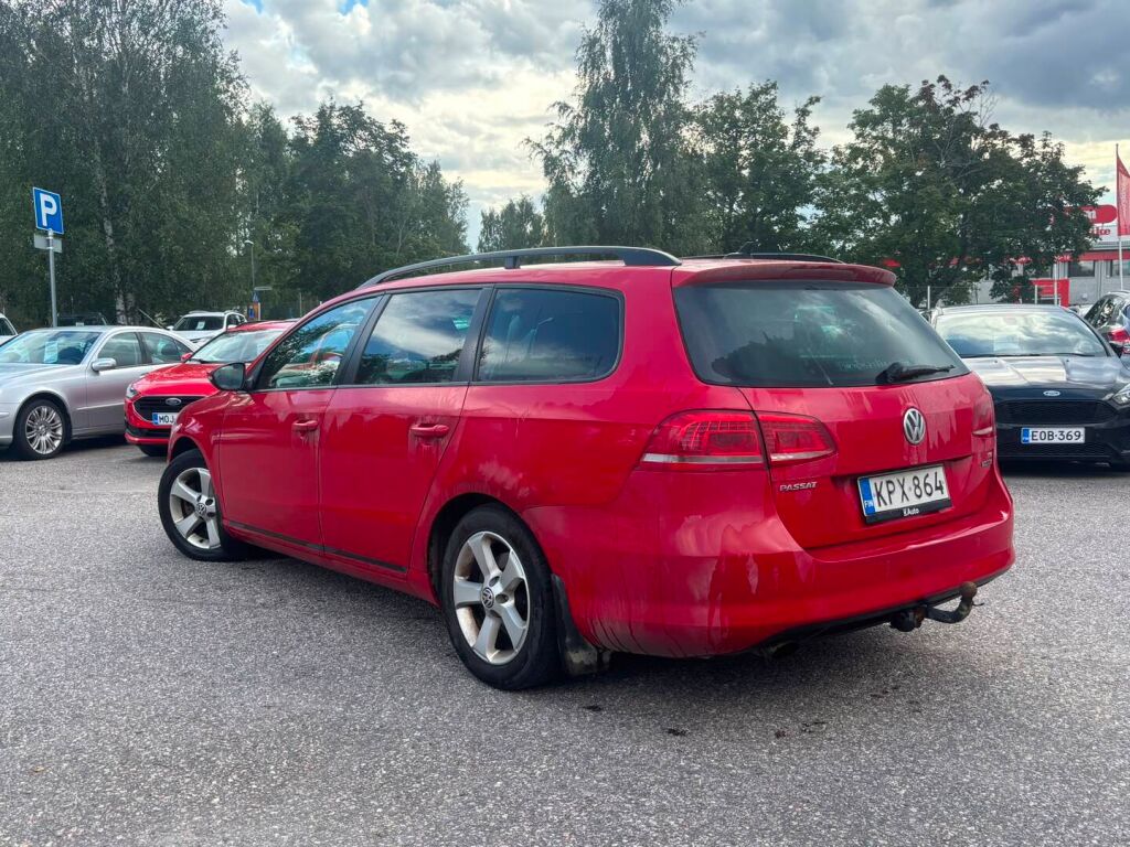 Volkswagen Passat 2011 Punainen