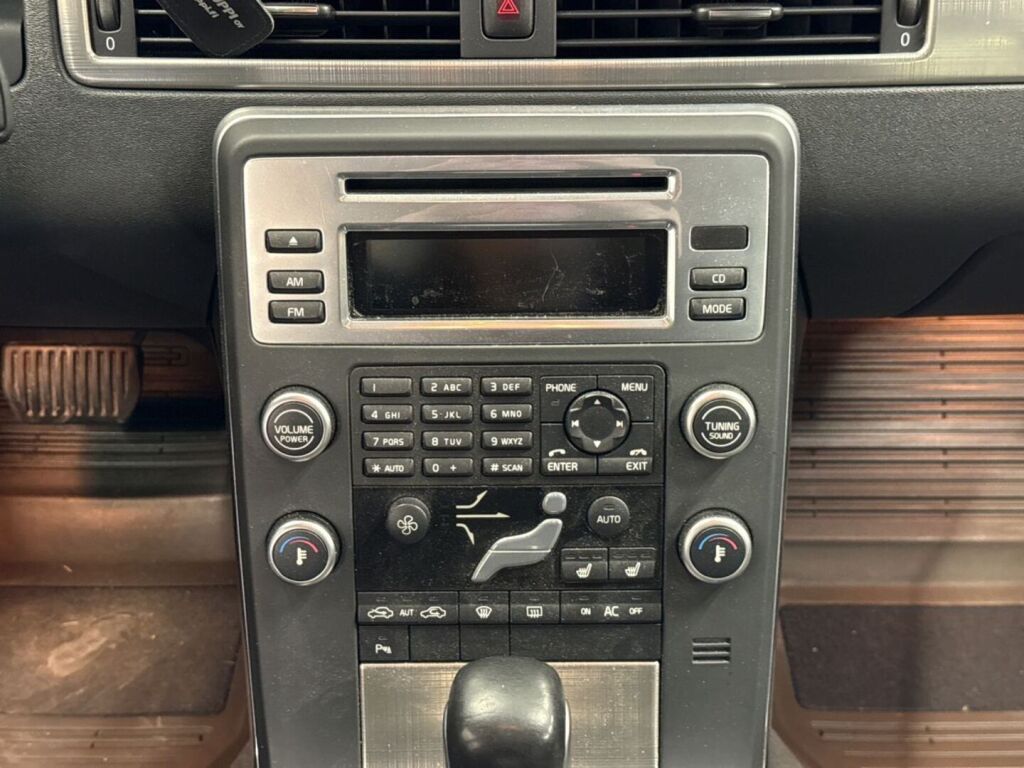 Volvo V70 2010 Hopea