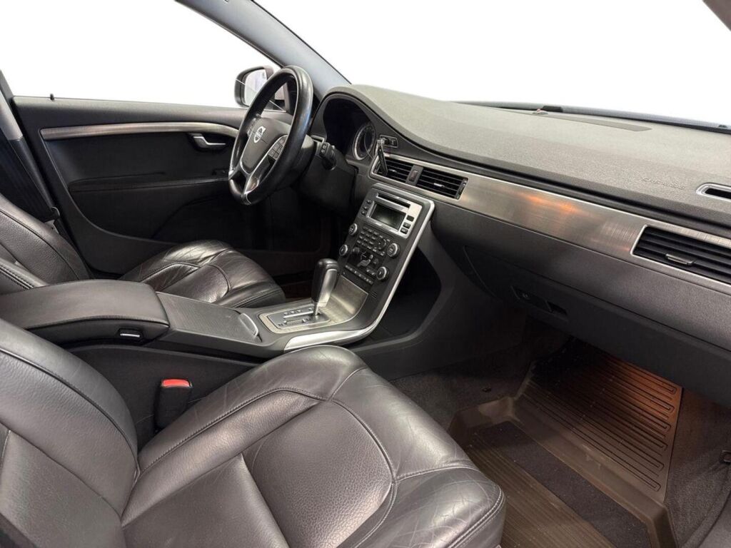 Volvo V70 2010 Hopea