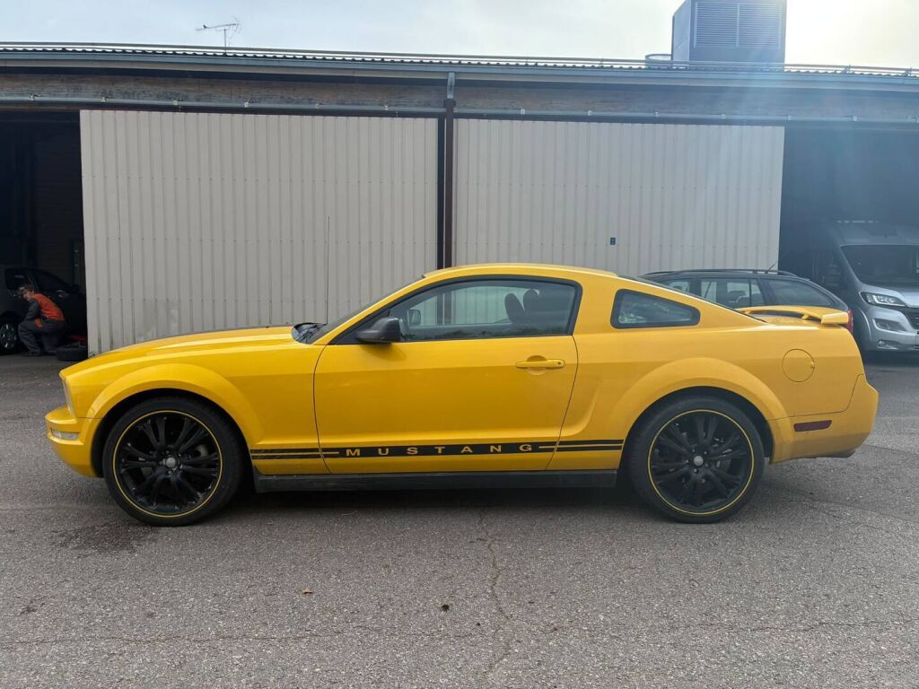 Ford Mustang 2005 Keltainen