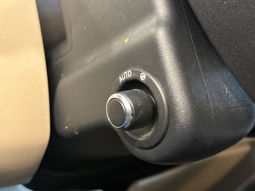 Land Rover Discovery 2016 Musta