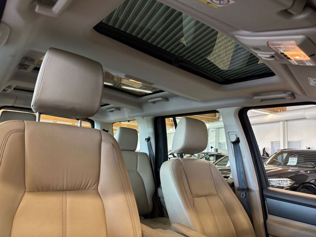 Land Rover Discovery 2016 Musta