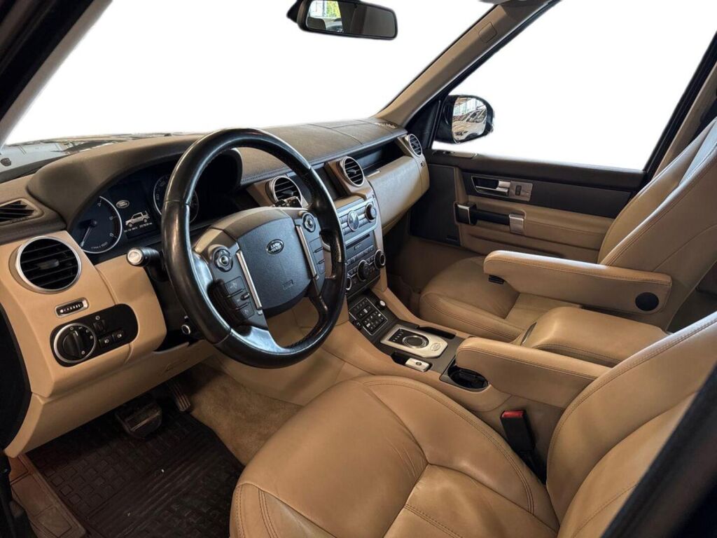 Land Rover Discovery 2016 Musta