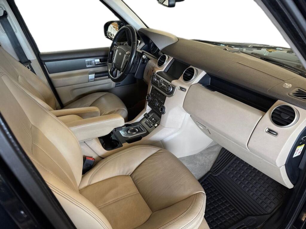 Land Rover Discovery 2016 Musta
