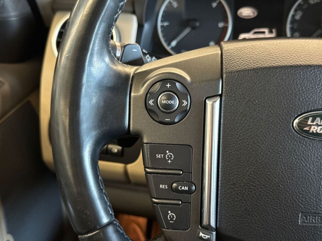 Land Rover Discovery 2016 Musta