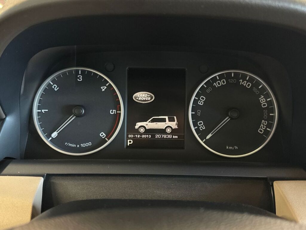 Land Rover Discovery 2016 Musta
