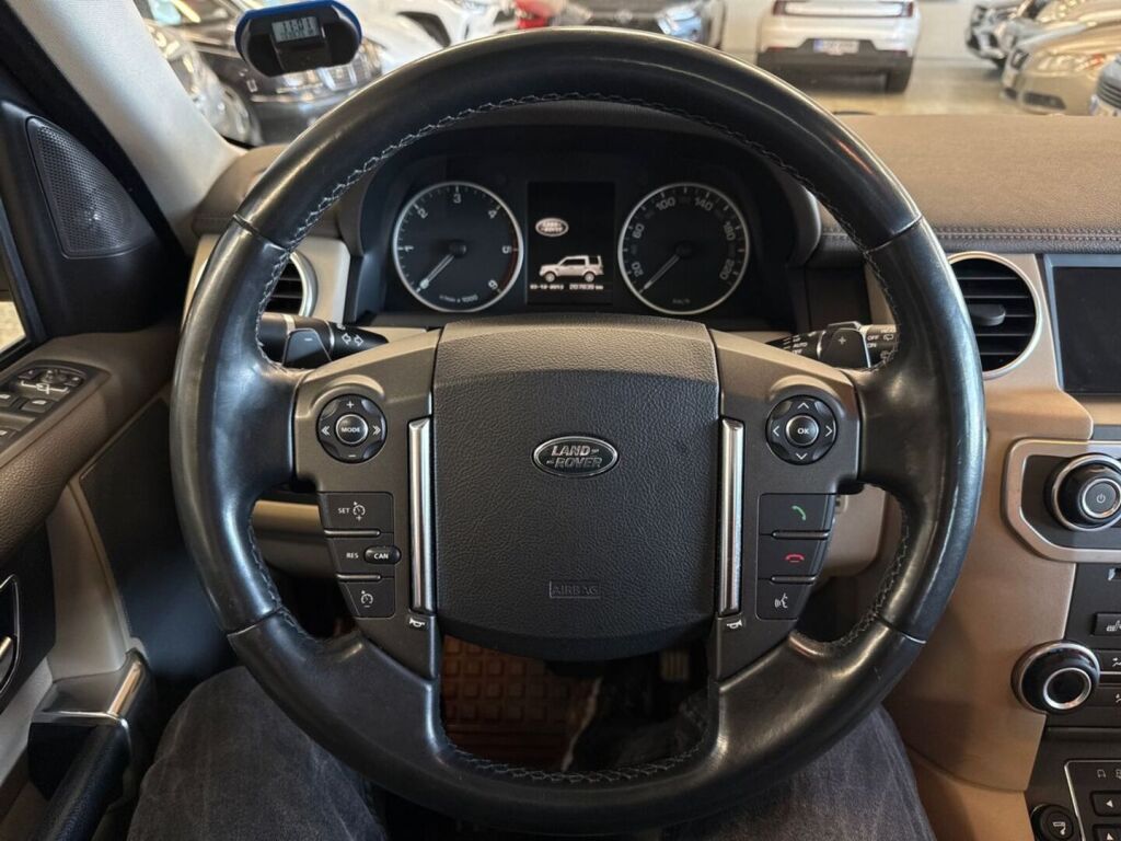 Land Rover Discovery 2016 Musta