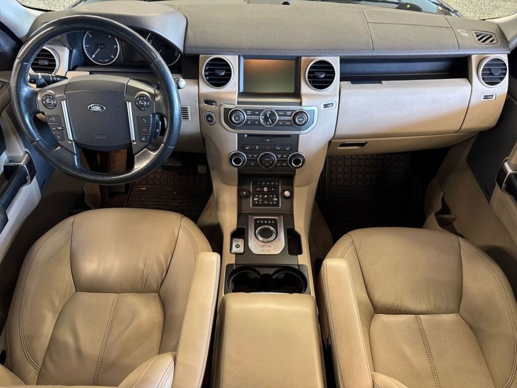 Land Rover Discovery 2016 Musta