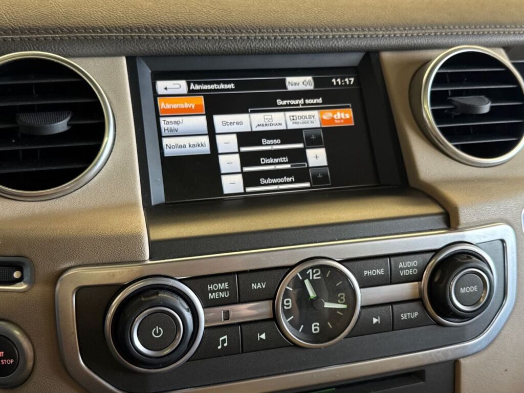 Land Rover Discovery 2016 Musta