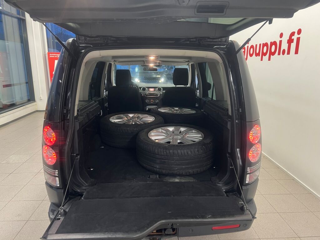 Land Rover Discovery 2016 Musta