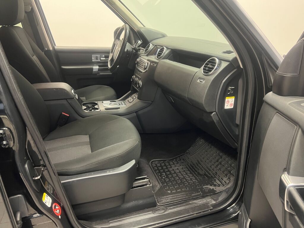 Land Rover Discovery 2016 Musta