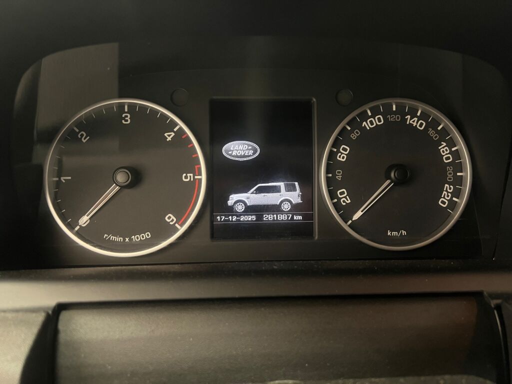 Land Rover Discovery 2016 Musta