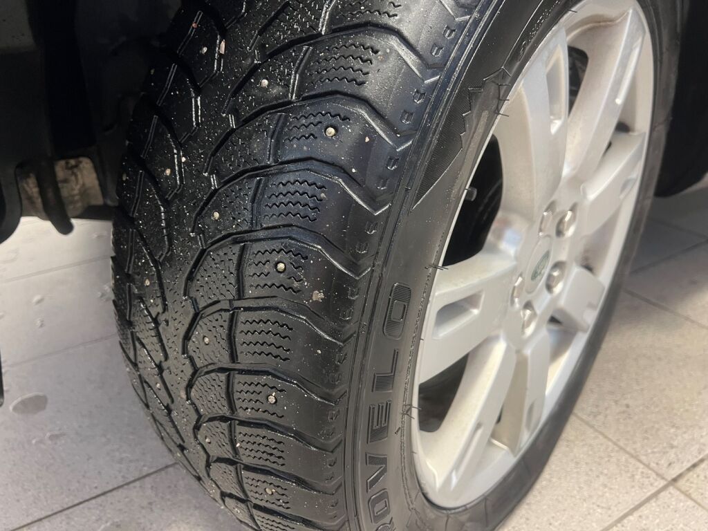 Land Rover Discovery 2016 Musta