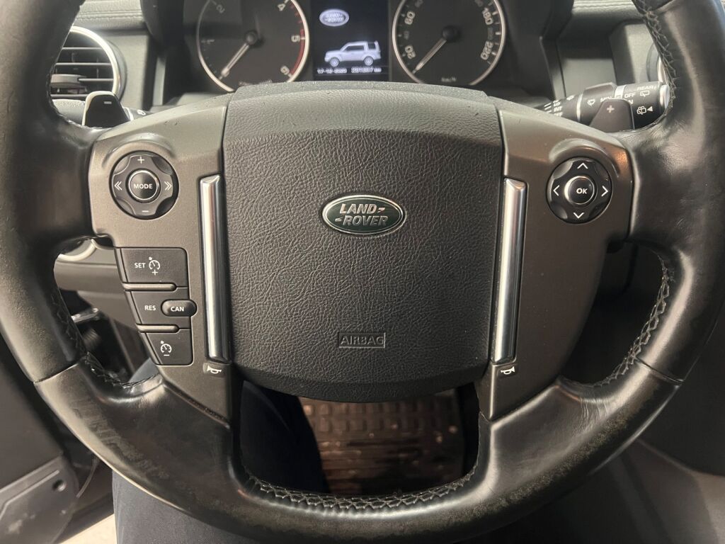 Land Rover Discovery 2016 Musta