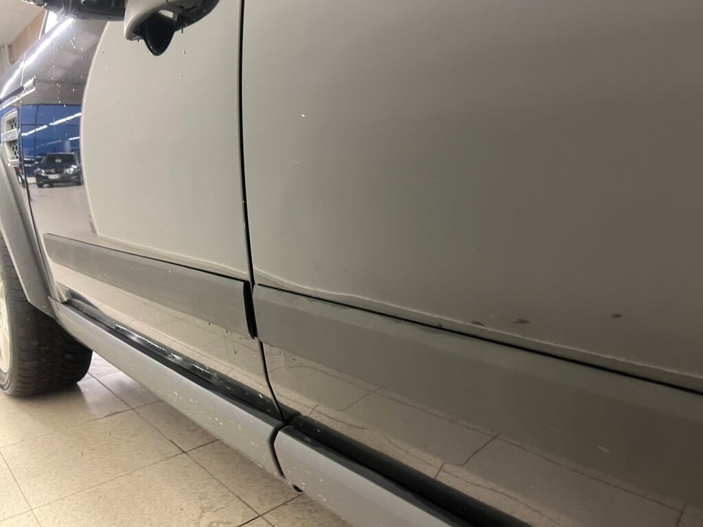 Land Rover Discovery 2016 Musta