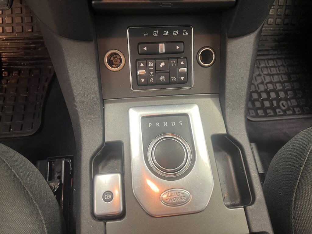 Land Rover Discovery 2016 Musta