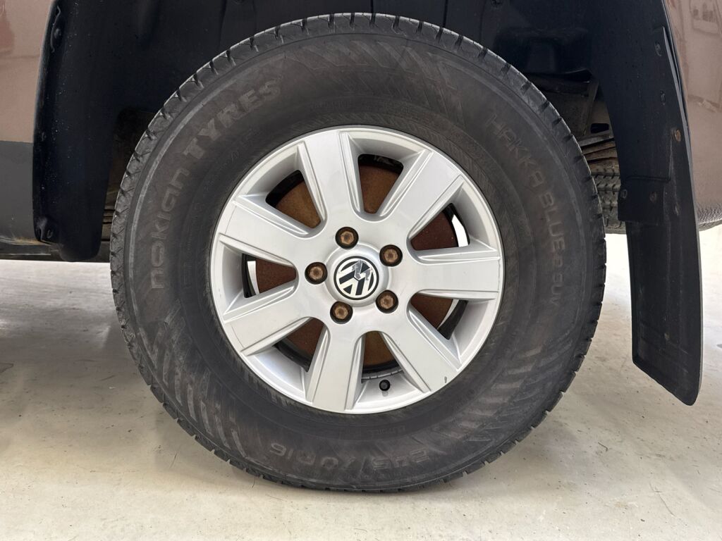 Volkswagen Amarok 2012 Ruskea (beige)