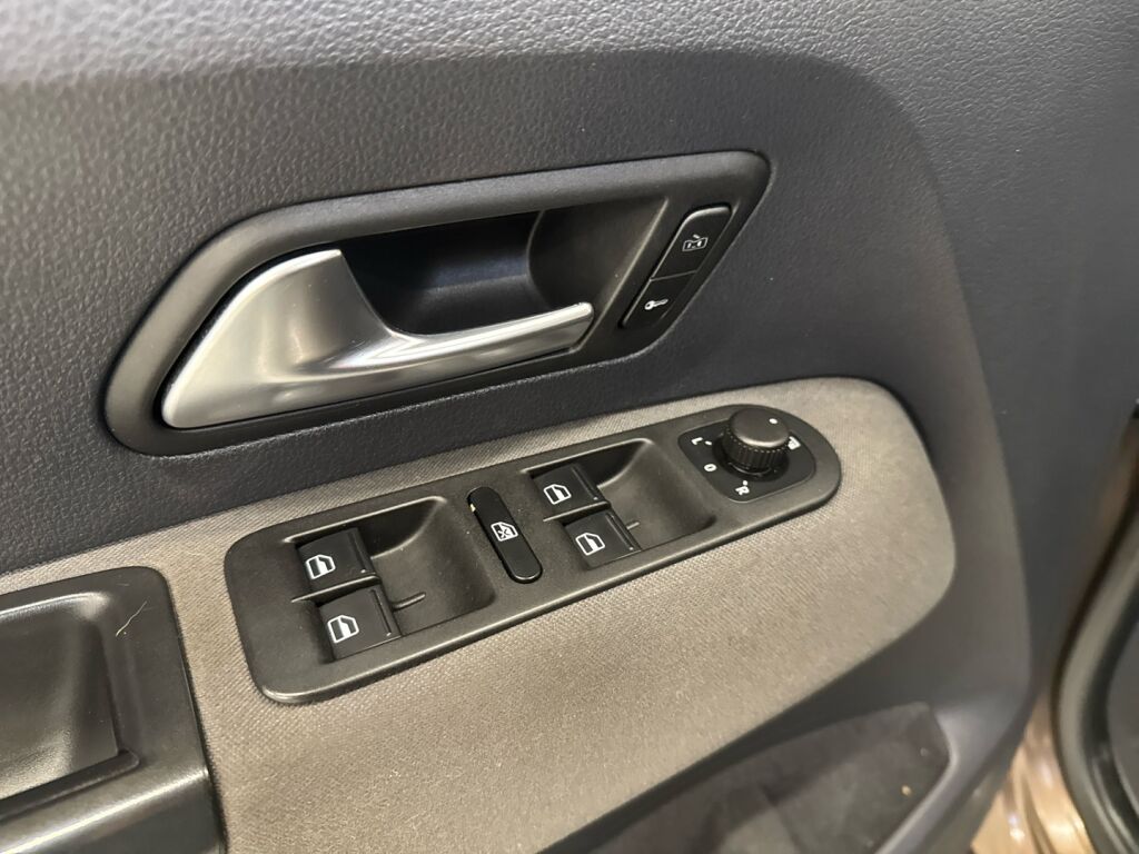 Volkswagen Amarok 2012 Ruskea (beige)