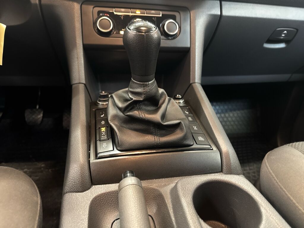 Volkswagen Amarok 2012 Ruskea (beige)